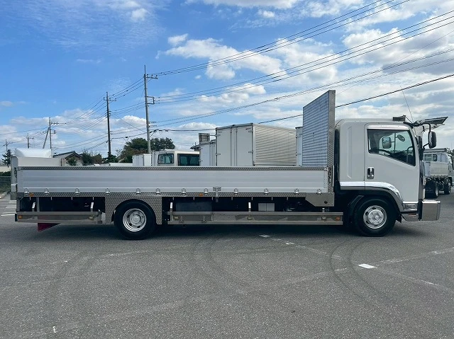 ４トン中型平ボディ
