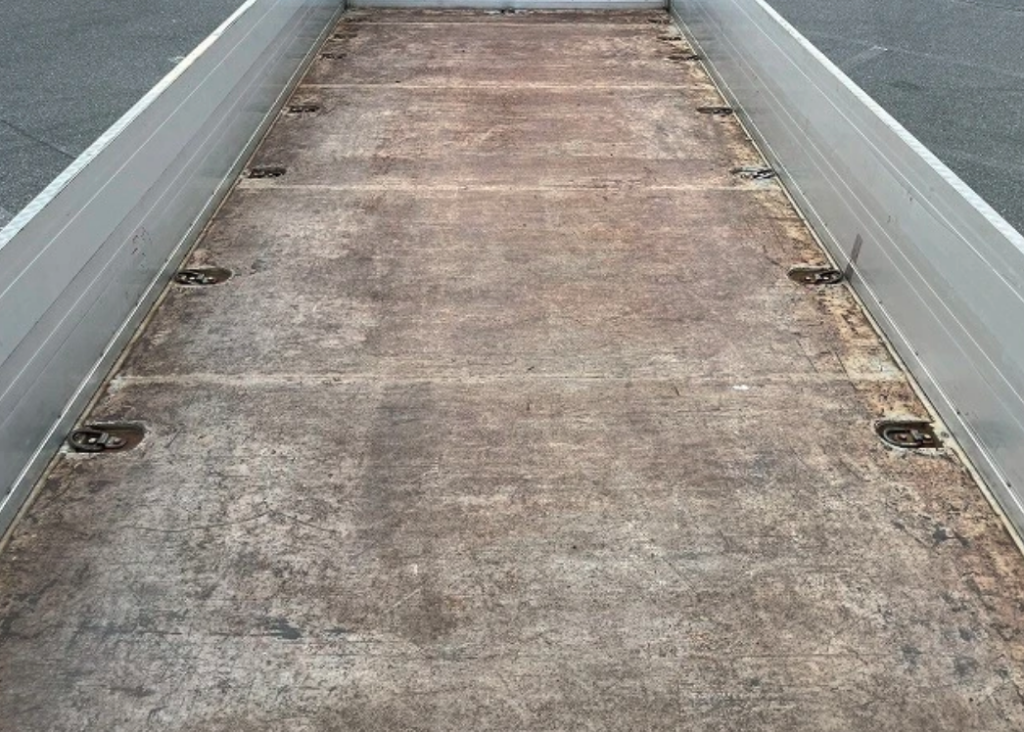 4トン平ボディ　荷台