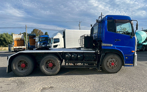 日産 クオン トラクターヘッド